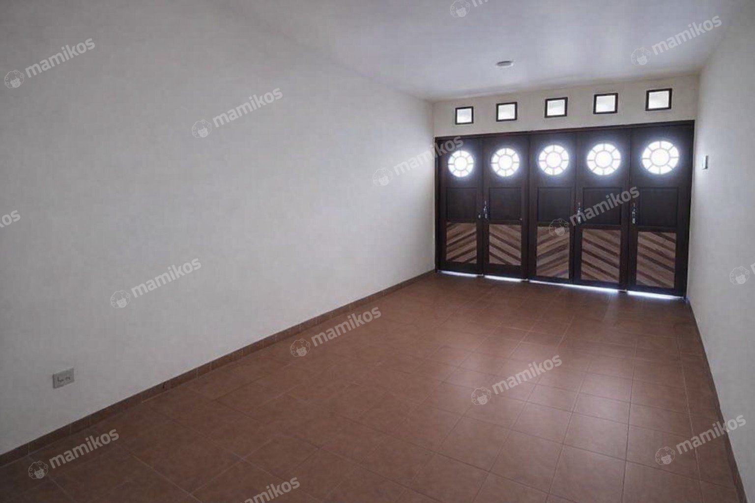 Rumah Sertifikat SHM 4 Kamar Tidur 4 Kamar Mandi Kota Wisata Jakarta Timur - Photo 2