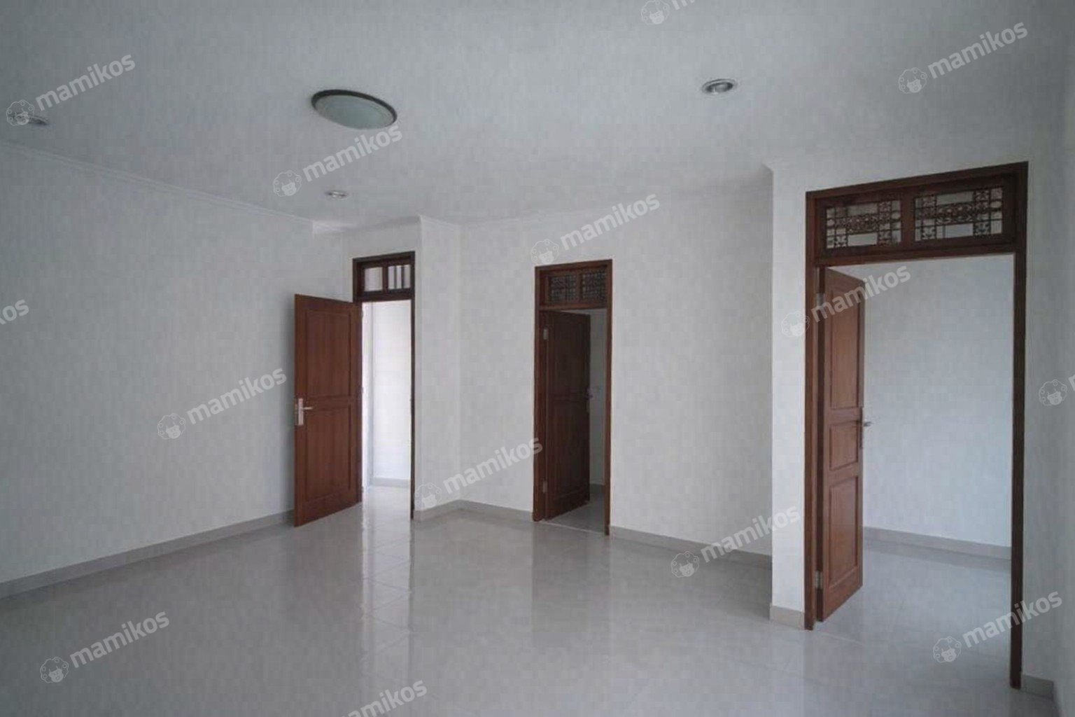 Rumah Sertifikat SHM 4 Kamar Tidur 4 Kamar Mandi Kota Wisata Jakarta Timur - Photo 3