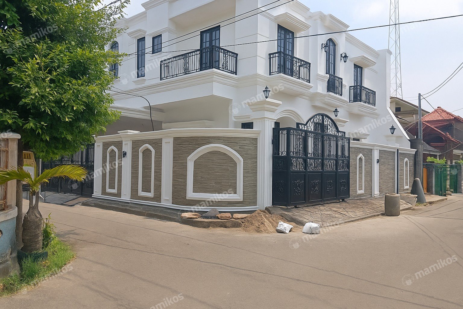 Rumah Baru Sertifikat SHM 4 Kamar Tidur Joglo Jakarta Barat