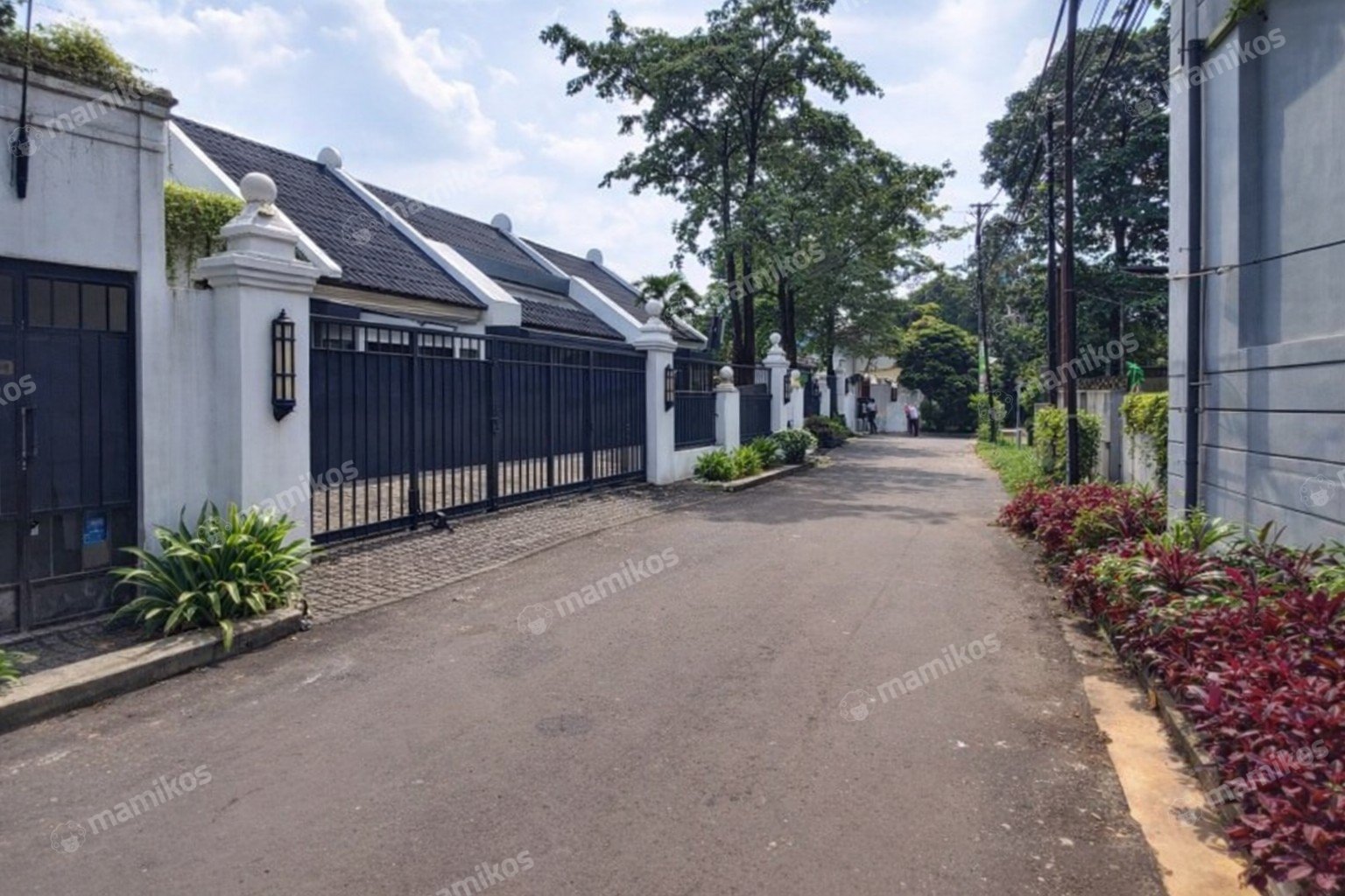 Rumah Sertifikat SHM 6 Kamar Tidur 6 Kamar Mandi Kemang Jakarta Selatan