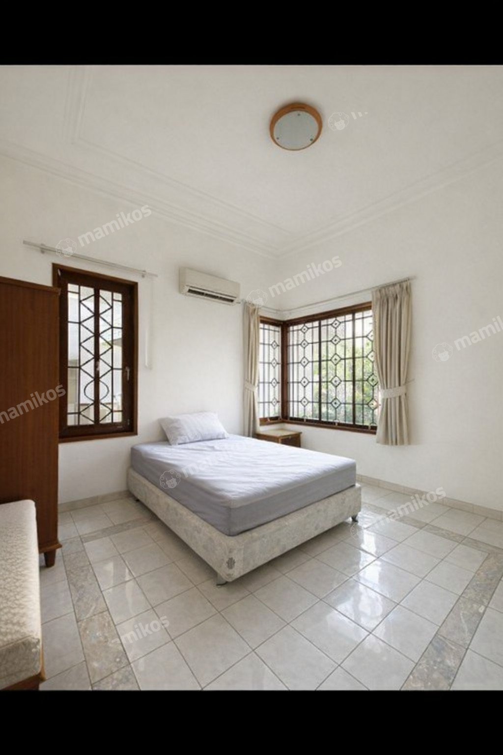Rumah Sertifikat SHM 5 Kamar Tidur 4 Kamar Mandi Intercon Jakarta Barat - Photo 2
