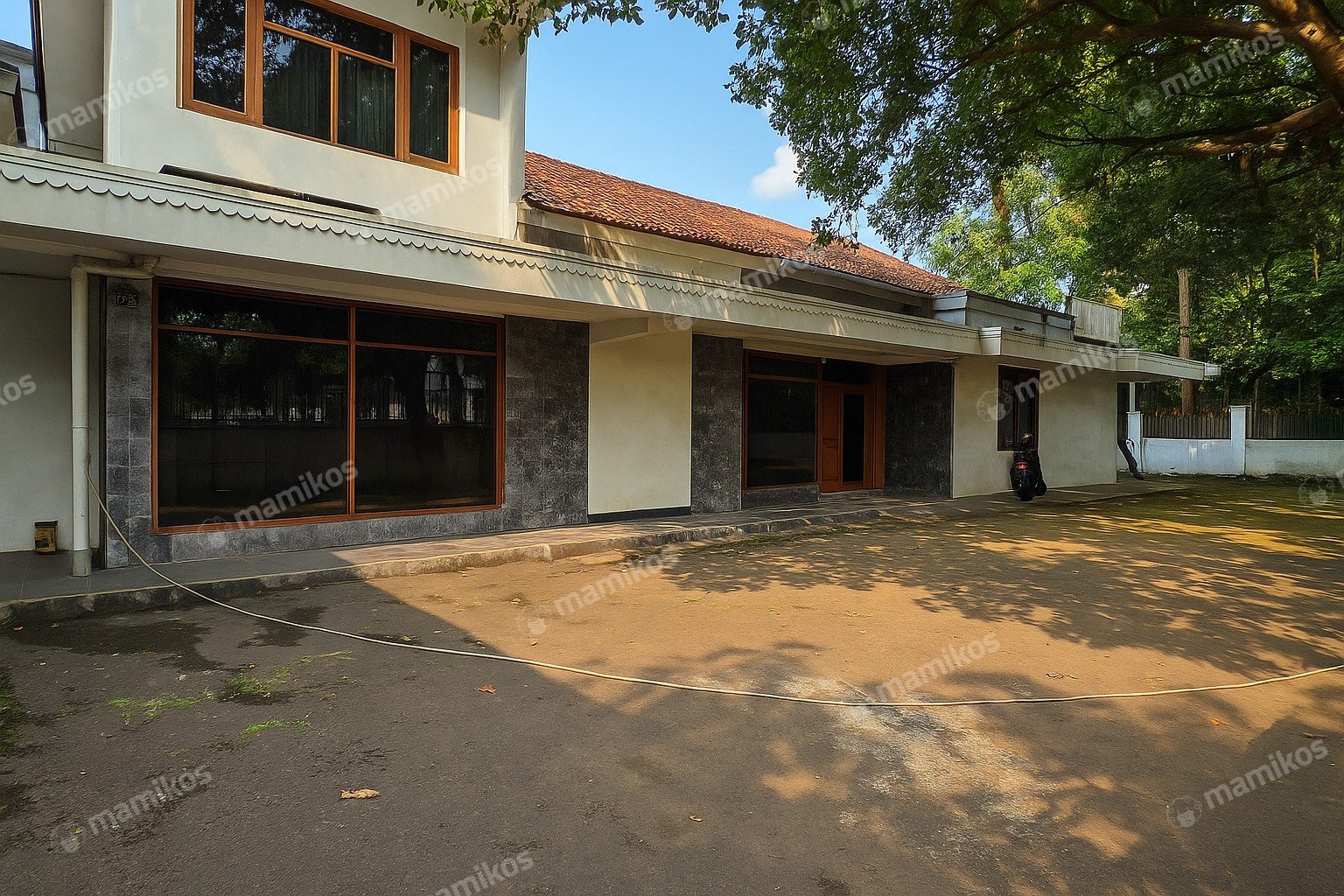 Rumah Sertifikat SHM 6 Kamar Tidur 2 Kamar Mandi Kebayoran Baru Jakarta Selatan