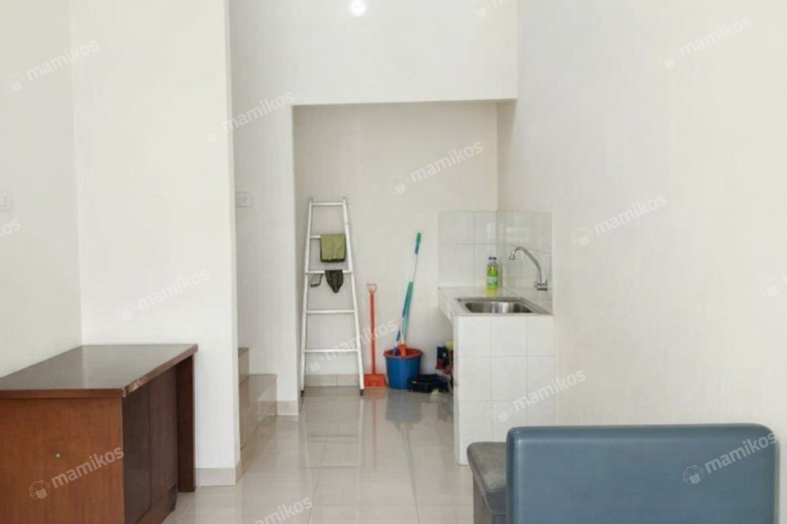 Rumah 2 Kamar Tidur 2 Kamar Mandi 2 Lantai Pegadungan Jakarta Barat