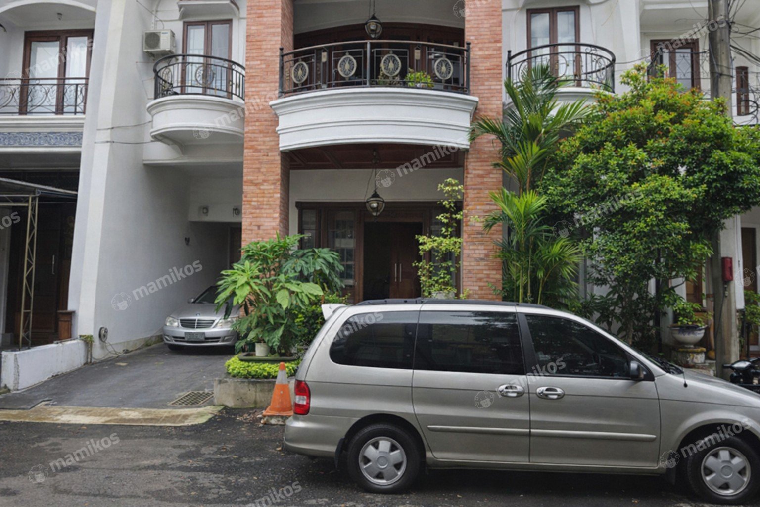 Rumah Sertifikat SHM 5 Kamar Tidur 5 Kamar Mandi Pondok Bambu Jakarta Timur