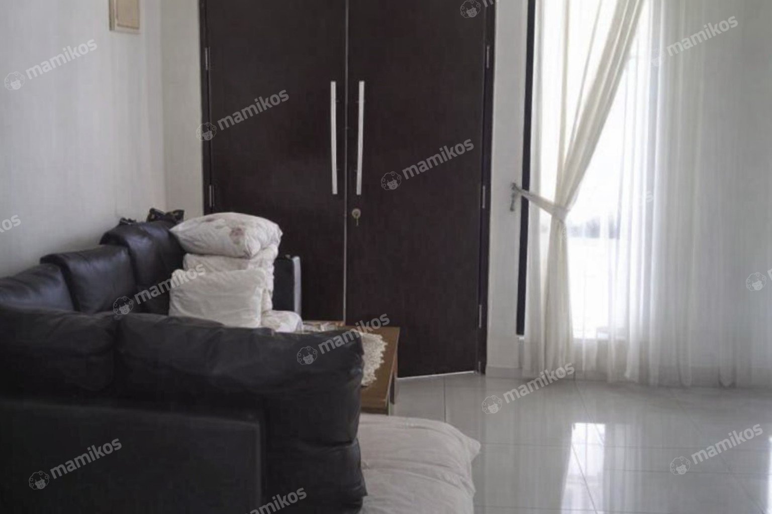 Rumah Sertifikat SHM 3 Kamar Tidur 2 Kamar Mandi Green Lake City Jakarta Barat