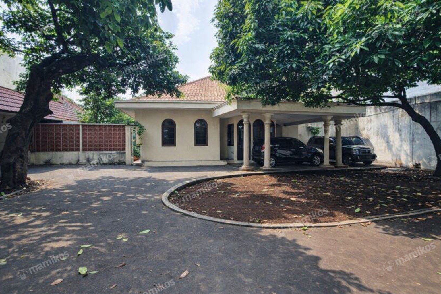 Rumah Sertifikat SHM 4 Kamar Tidur 4 Kamar Mandi Tebet Jakarta Selatan