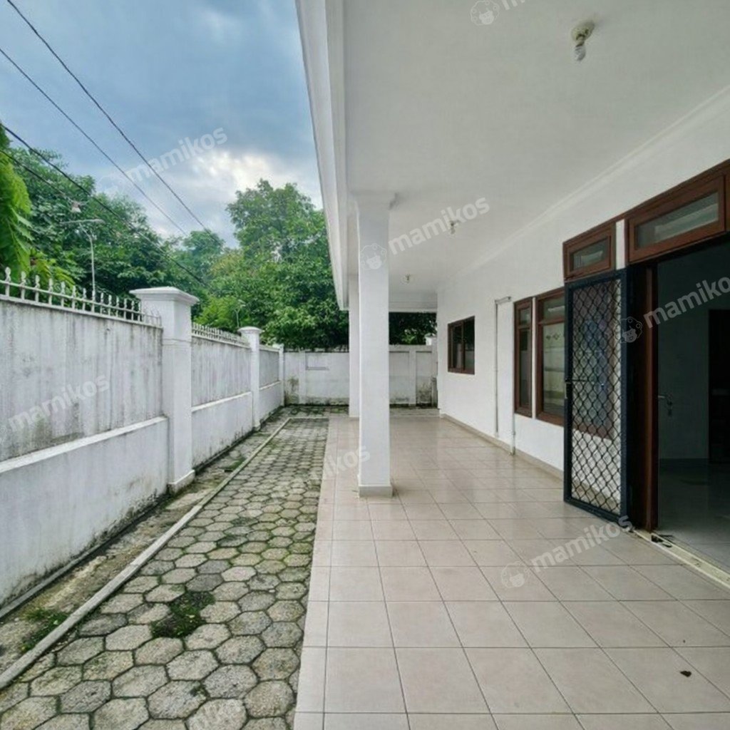 Rumah Sertifikat SHM 5 Kamar Tidur 6 Kamar Mandi Cipete Jakarta Selatan - Photo 2