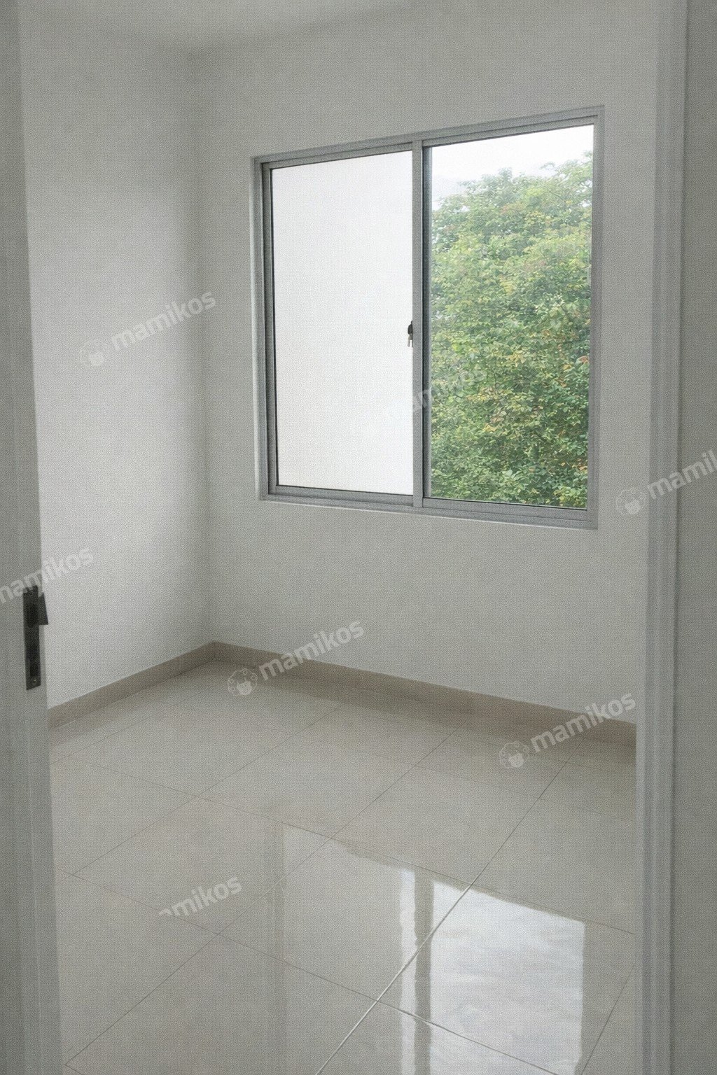 Rumah Sertifikat SHM 3 Kamar Tidur 2 Kamar Mandi Green Lake City Jakarta Barat - Photo 2