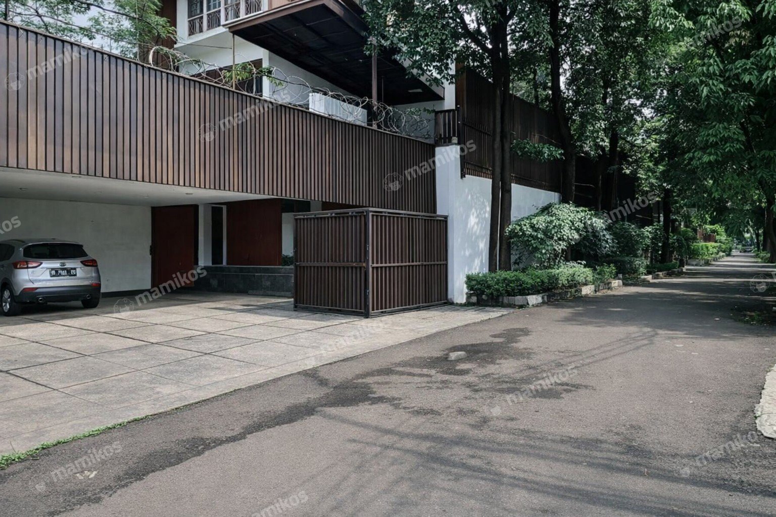 Rumah Sertifikat SHM 7 Kamar Tidur 5 Kamar Mandi Simprug Jakarta Selatan
