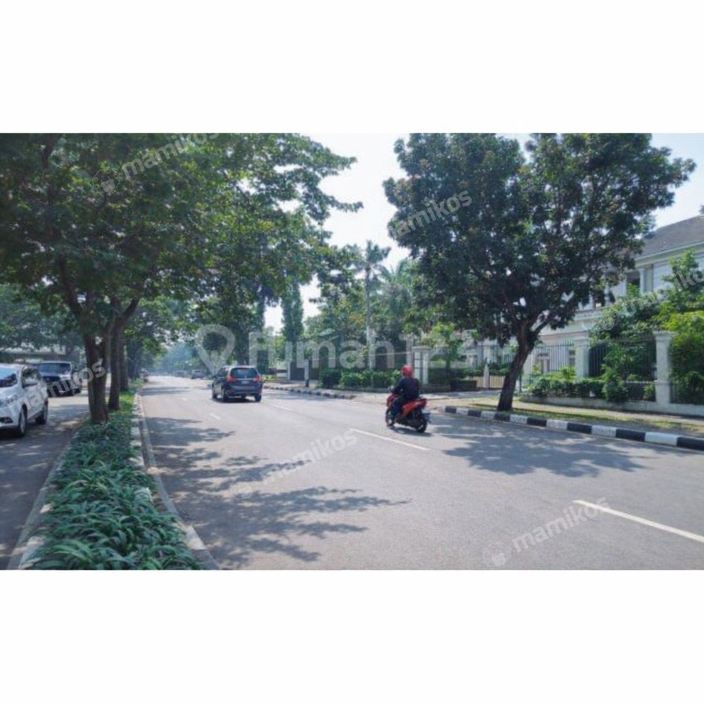 Rumah Sertifikat SHM 5 Kamar Tidur 4 Kamar Mandi Pondok Indah Jakarta Selatan - Photo 3