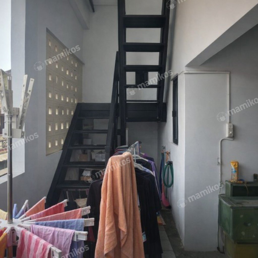 Rumah Sertifikat HGB 4 Kamar Tidur 3 Kamar Mandi Jatinegara Jakarta Timur - Photo 3