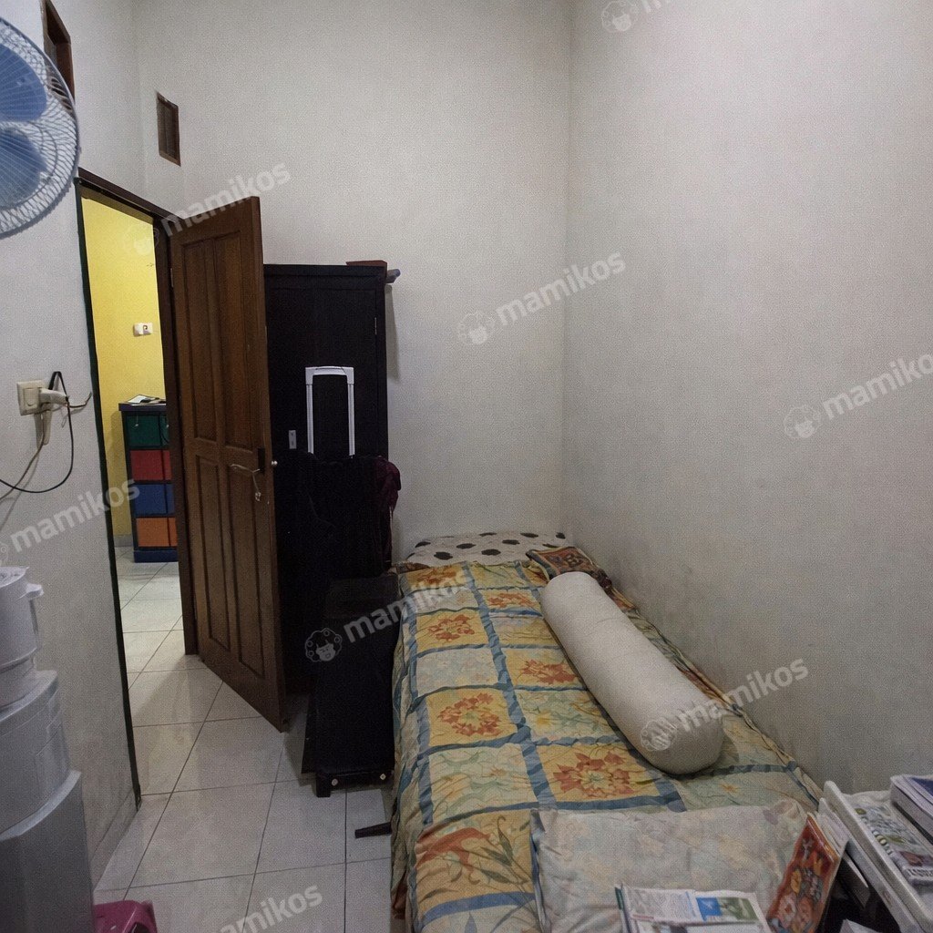 Rumah Sertifikat SHM 3 Kamar Tidur 2 Kamar Mandi Cipedak Jakarta Selatan - Photo 2