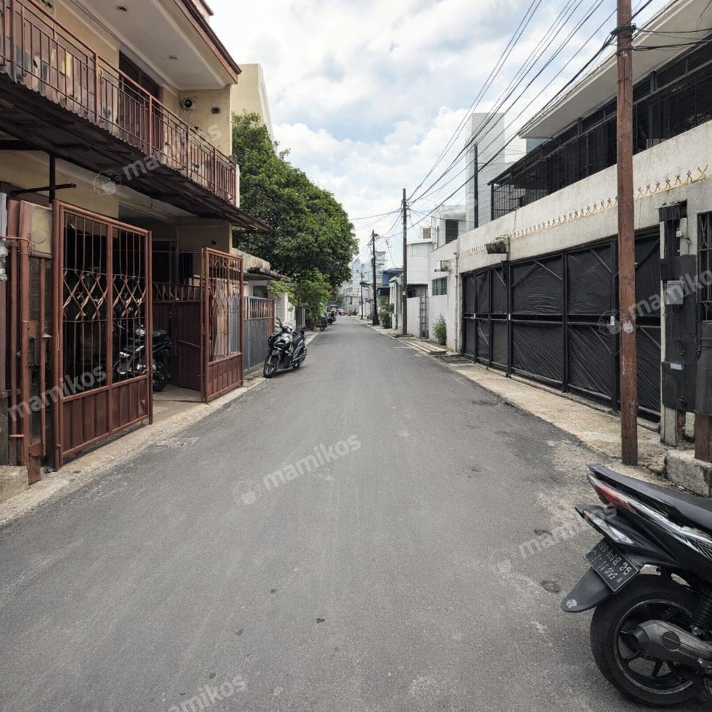 Rumah Sertifikat SHM 2 Kamar Tidur 2 Kamar Mandi Taman Ratu Jakarta Barat - Photo 2