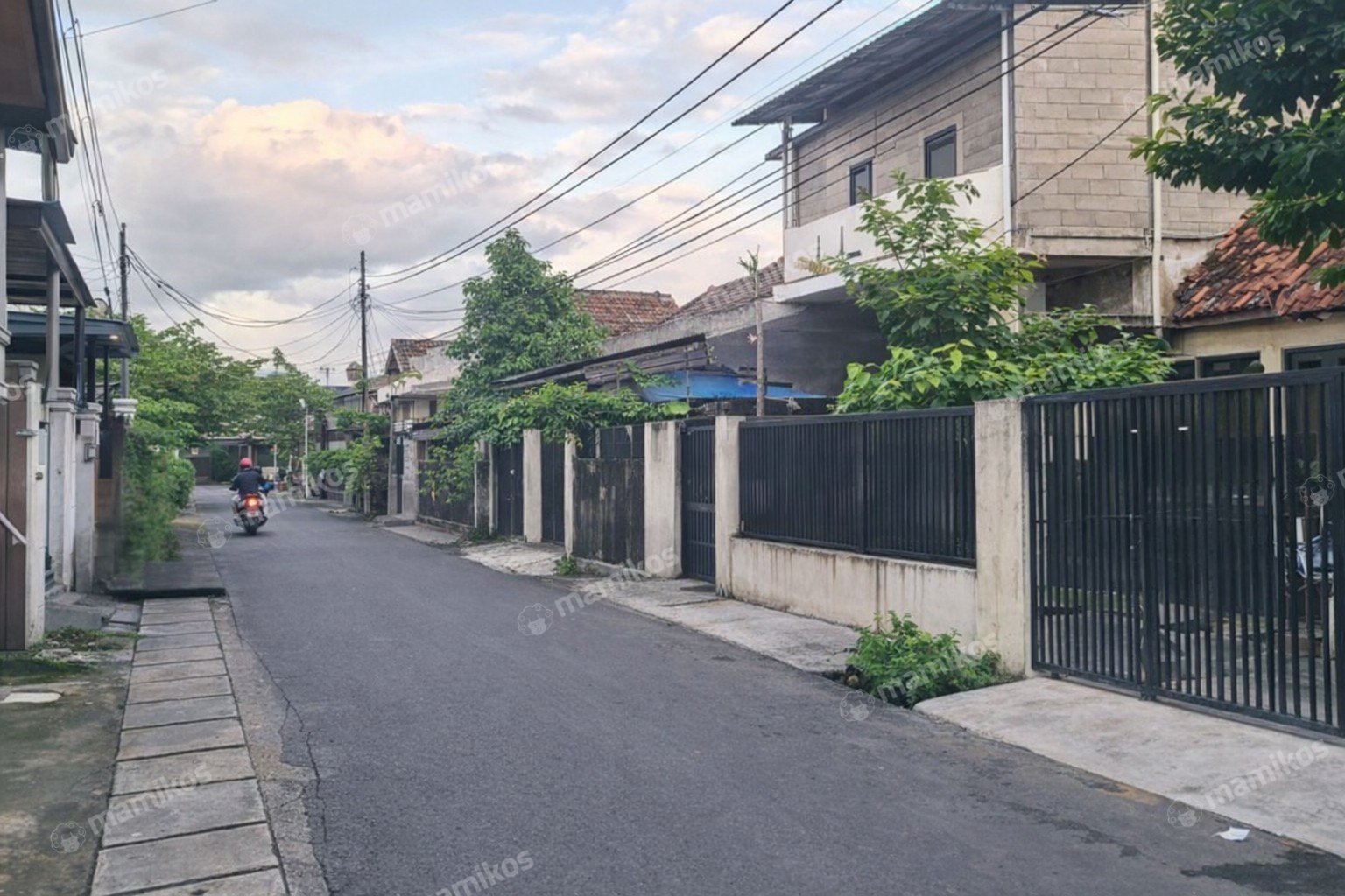 Rumah Sertifikat SHM 5 Kamar Tidur 3 Kamar Mandi Setiabudi Jakarta Selatan
