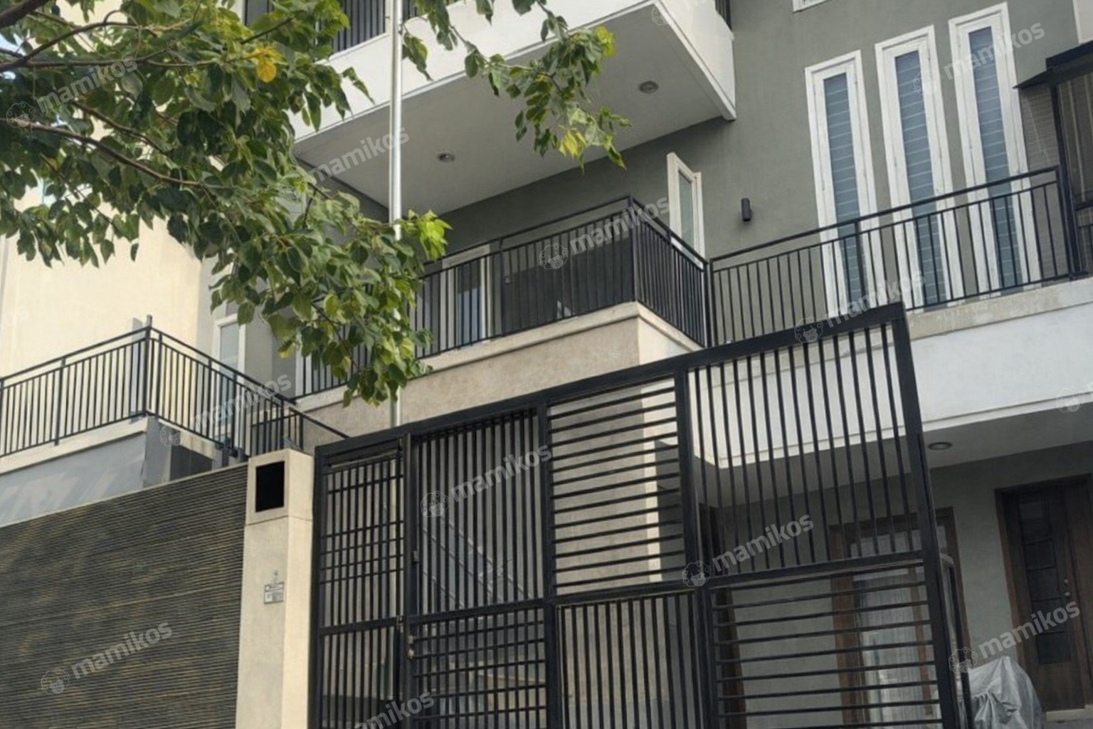 Rumah Sertifikat SHM 6 Kamar Tidur 4 Kamar Mandi Taman Grisenda Jakarta Utara