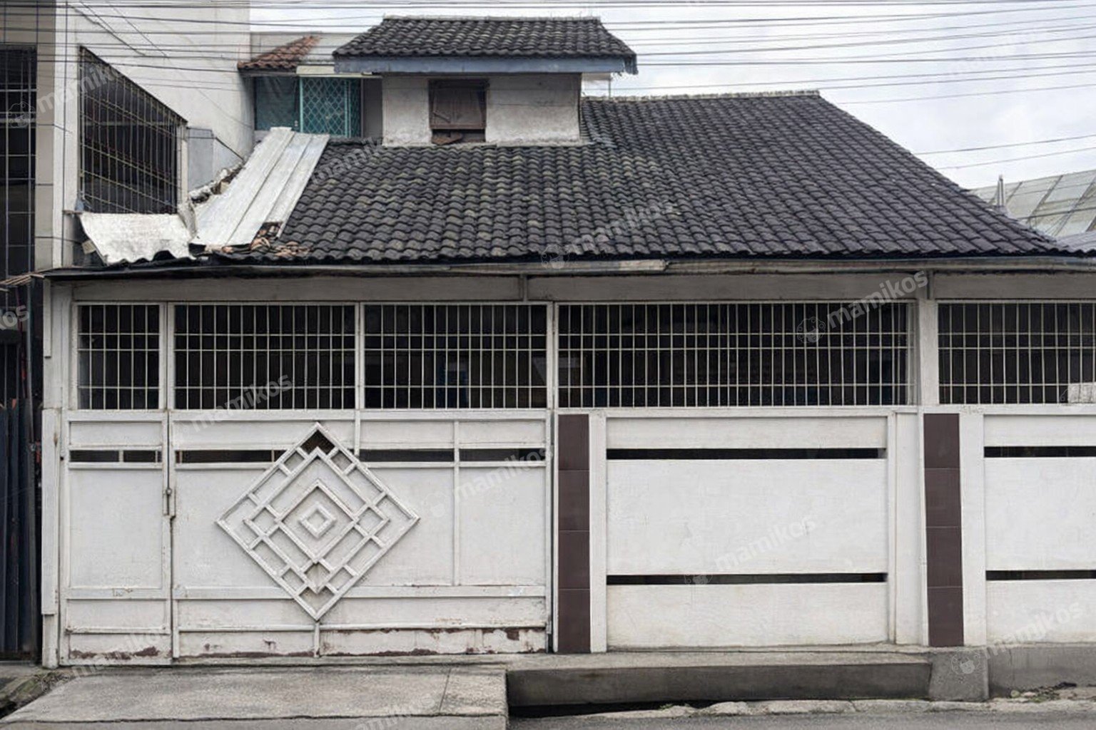 Rumah Sertifikat SHM 3 Kamar Tidur 2 Kamar Mandi Taman Ratu Jakarta Barat