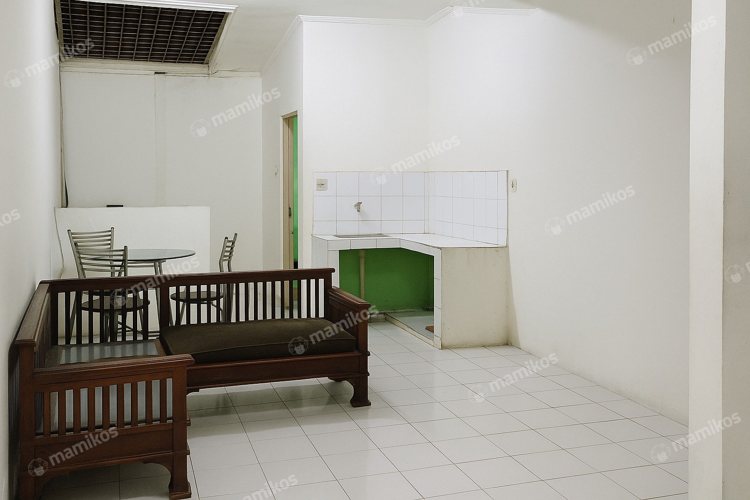 Rumah 2 Kamar Tidur 2 Kamar Mandi 2 Lantai Taman Palem Jakarta Barat