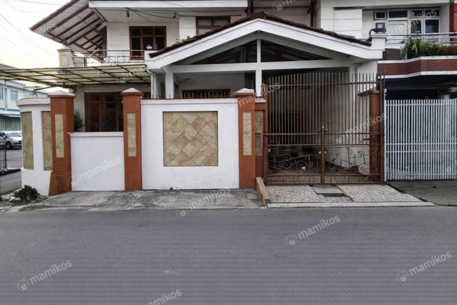 Rumah Sertifikat SHM 5 Kamar Tidur 2 Kamar Mandi Tanjung Duren Jakarta Barat