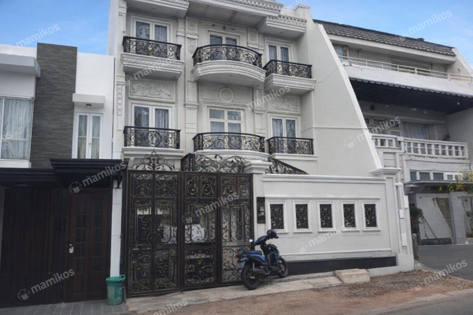 Rumah Sertifikat SHM 7 Kamar Tidur 4 Kamar Mandi Permata Hijau Jakarta Selatan
