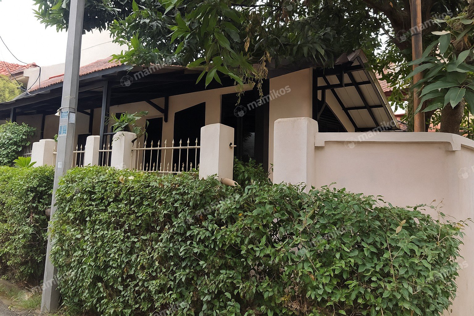 Rumah Sertifikat SHM 3 Kamar Tidur 2 Kamar Mandi Puri Indah Jakarta Barat