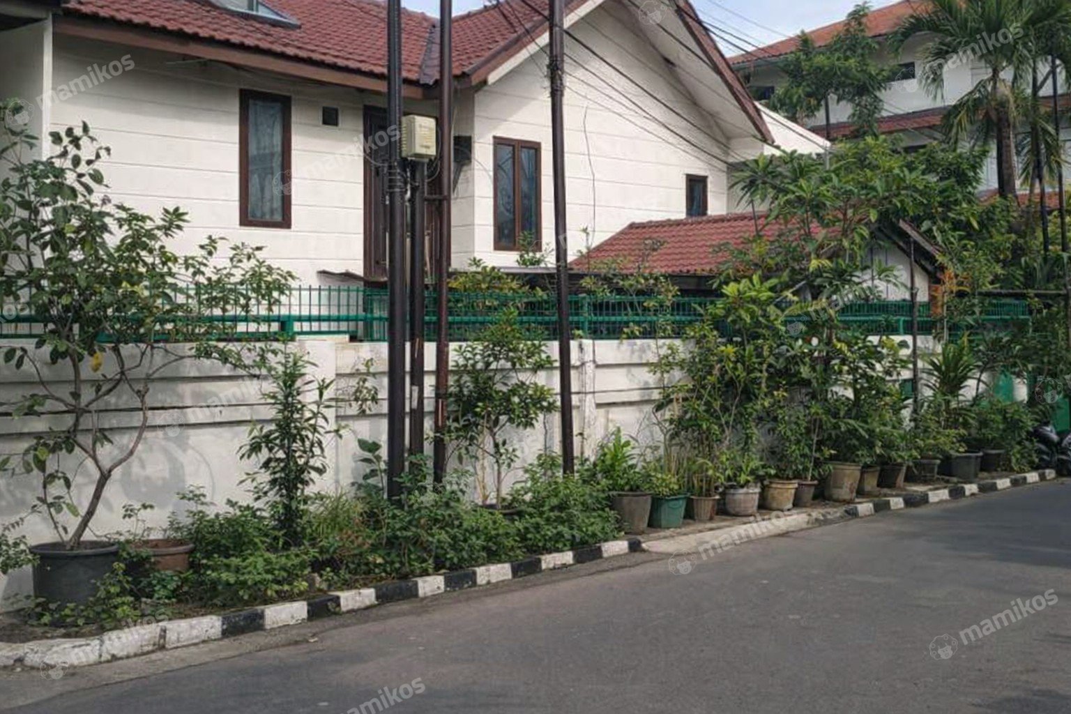 Rumah Sertifikat SHM 5 Kamar Tidur 6 Kamar Mandi Pulomas Jakarta Timur