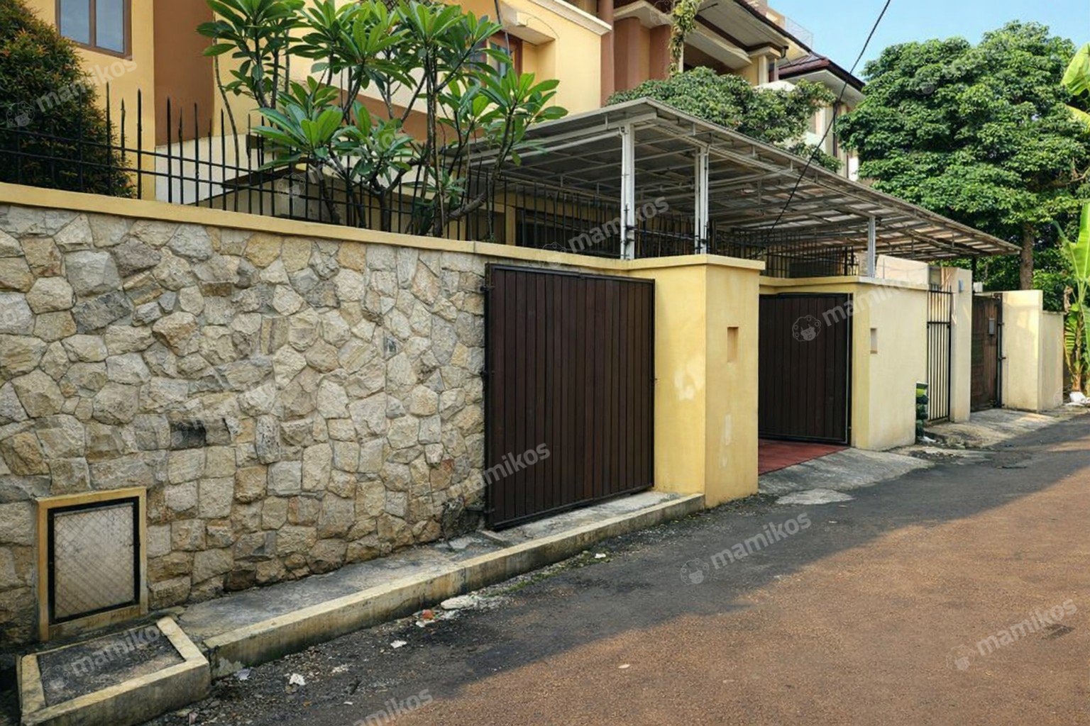 Rumah Sertifikat SHM 5 Kamar Tidur 5 Kamar Mandi Kemang Jakarta Selatan