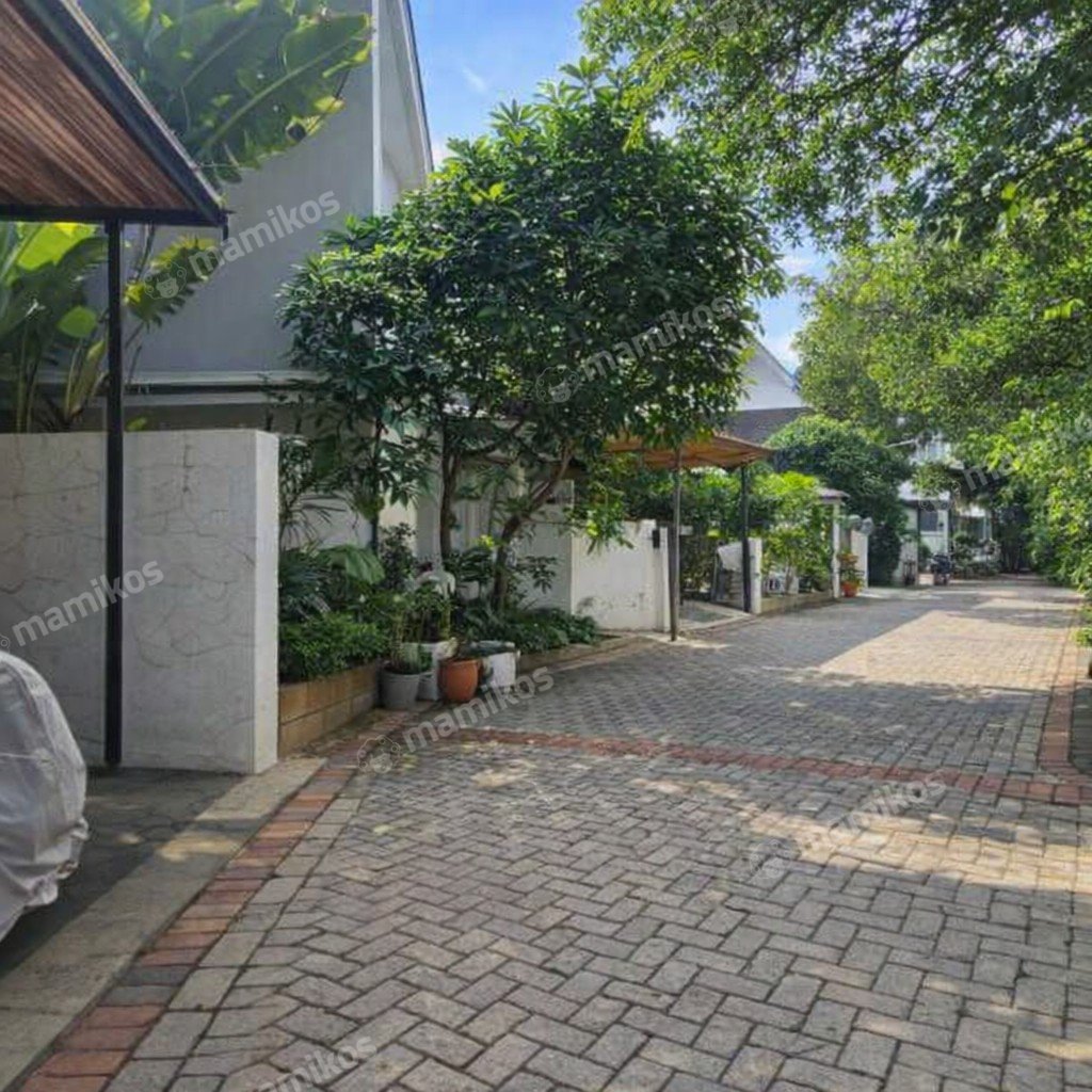 Rumah 4 Kamar Tidur 4 Kamar Mandi 2 Lantai Kemang Jakarta Selatan - Photo 2