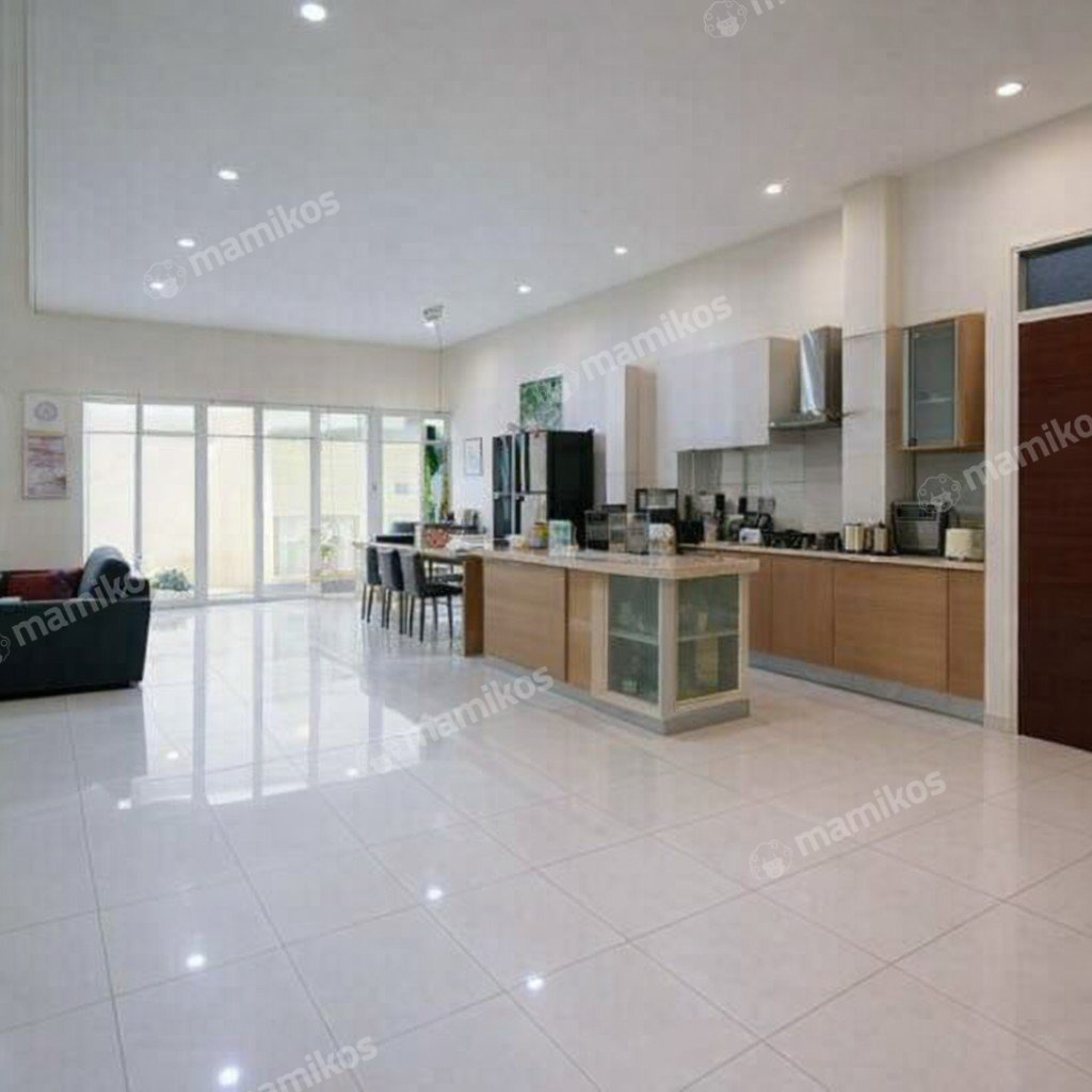 Rumah Sertifikat SHM 5 Kamar Tidur 3 Kamar Mandi Permata Buana Jakarta Barat - Photo 2