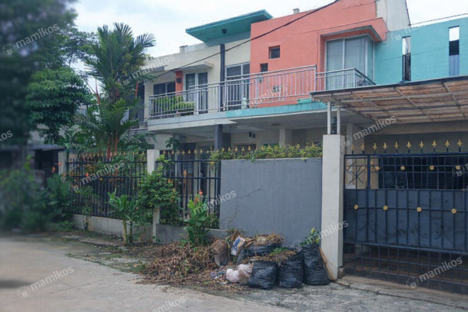 Rumah Sertifikat SHM 7 Kamar Tidur 4 Kamar Mandi Sektor 1 - Bintaro Jakarta Selatan