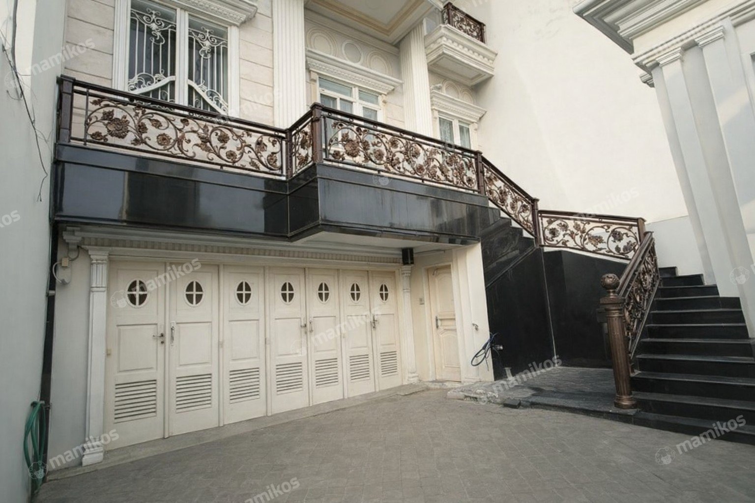 Rumah Sertifikat SHM 5 Kamar Tidur 4 Kamar Mandi Senopati Jakarta Selatan