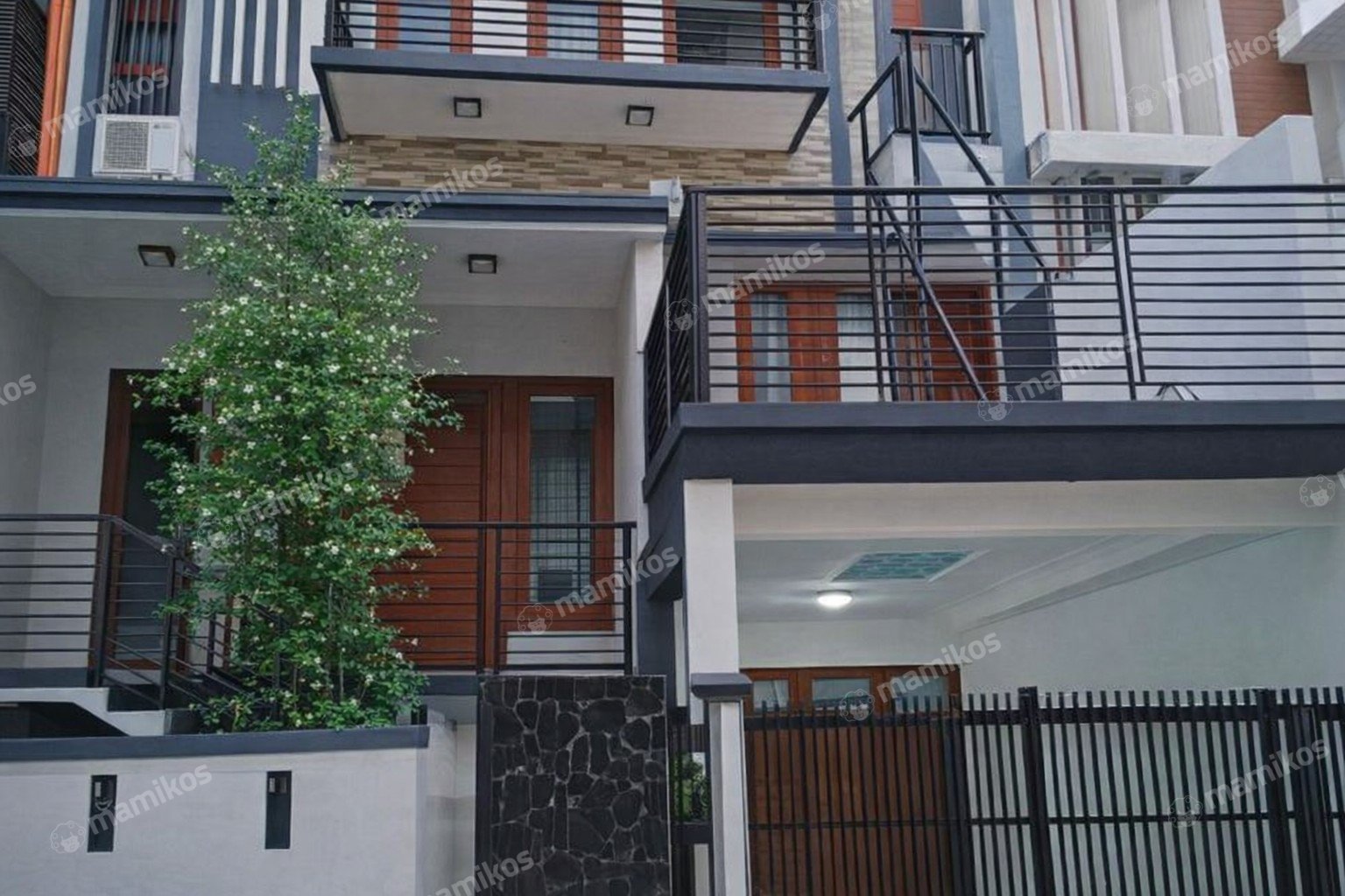 Rumah Sertifikat SHM 7 Kamar Tidur 7 Kamar Mandi SCBD Jakarta Selatan