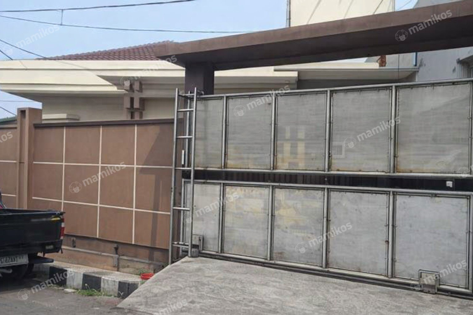 Rumah Sertifikat SHM 3 Kamar Tidur 4 Kamar Mandi Taman Kota Jakarta Barat