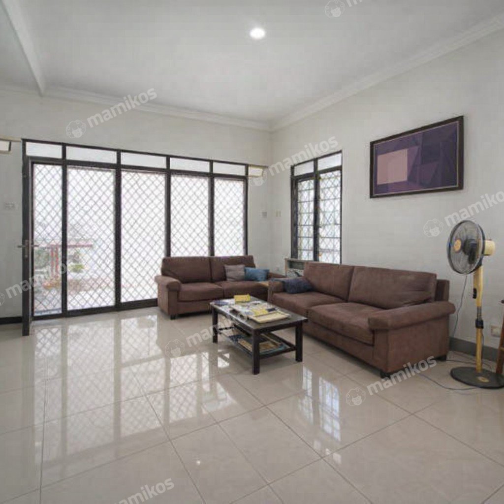 Rumah Sertifikat SHM 5 Kamar Tidur 4 Kamar Mandi Taman Ratu Jakarta Barat - Photo 3