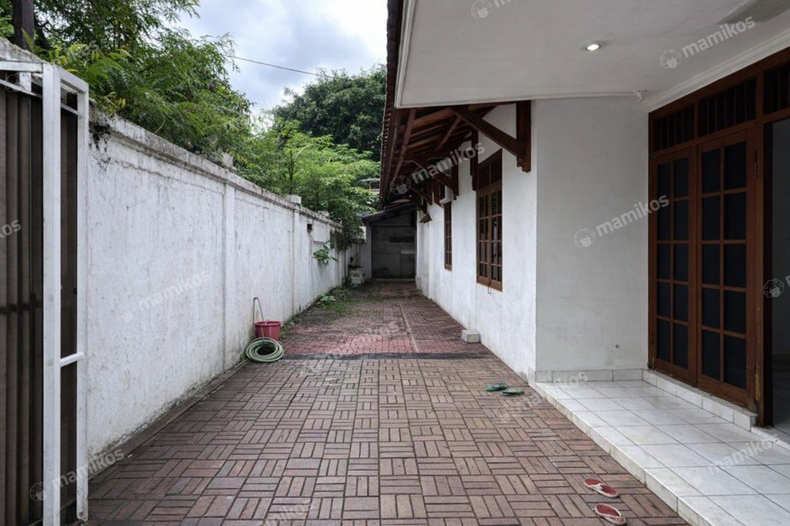Rumah Sertifikat SHM 3 Kamar Tidur 3 Kamar Mandi Senopati Jakarta Selatan