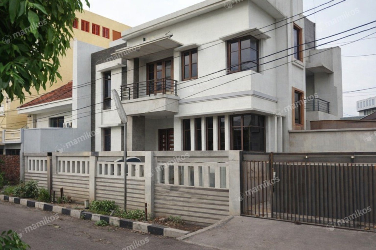 Rumah Sertifikat SHM 5 Kamar Tidur 4 Kamar Mandi Kelapa Gading Jakarta Utara