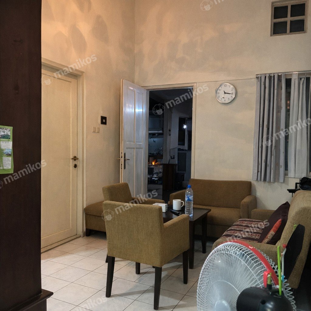 Rumah Sertifikat SHM 3 Kamar Tidur 2 Kamar Mandi Kota Wisata Jakarta Timur - Photo 3