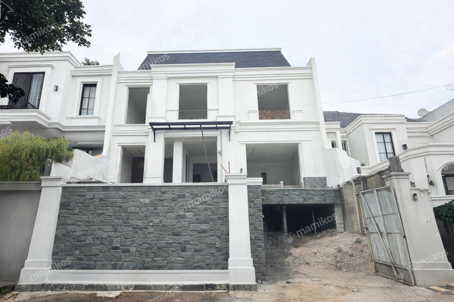 Rumah Sertifikat SHM 4 Kamar Tidur 4 Kamar Mandi Kebayoran Baru Jakarta Selatan