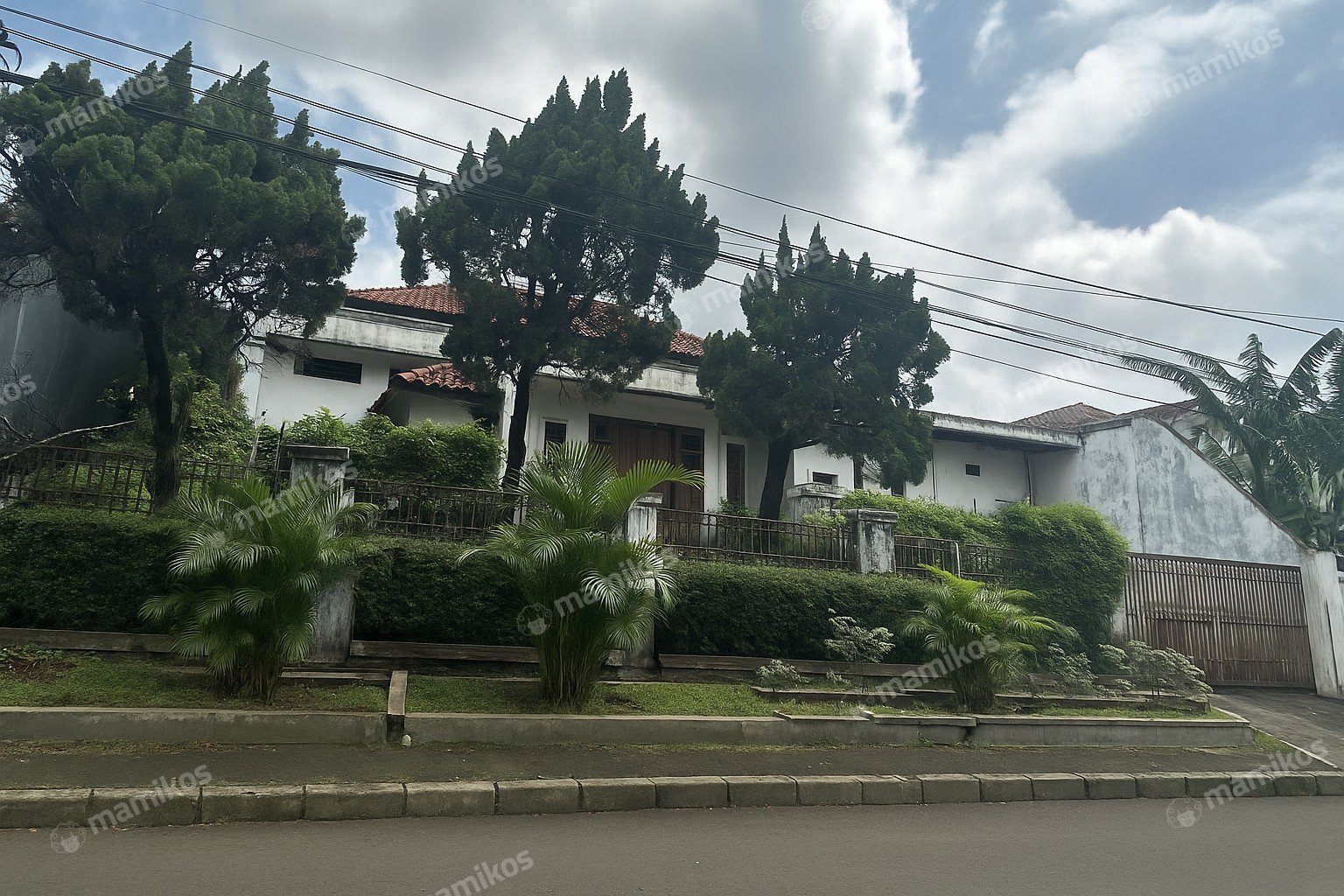 Rumah Sertifikat SHM 4 Kamar Tidur 2 Kamar Mandi Jatiwaringin Jakarta Timur