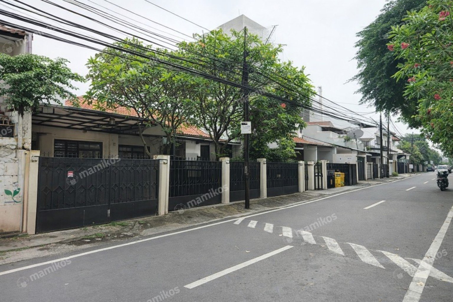 Rumah Sertifikat HGU 4 Kamar Tidur 3 Kamar Mandi Tebet Jakarta Selatan