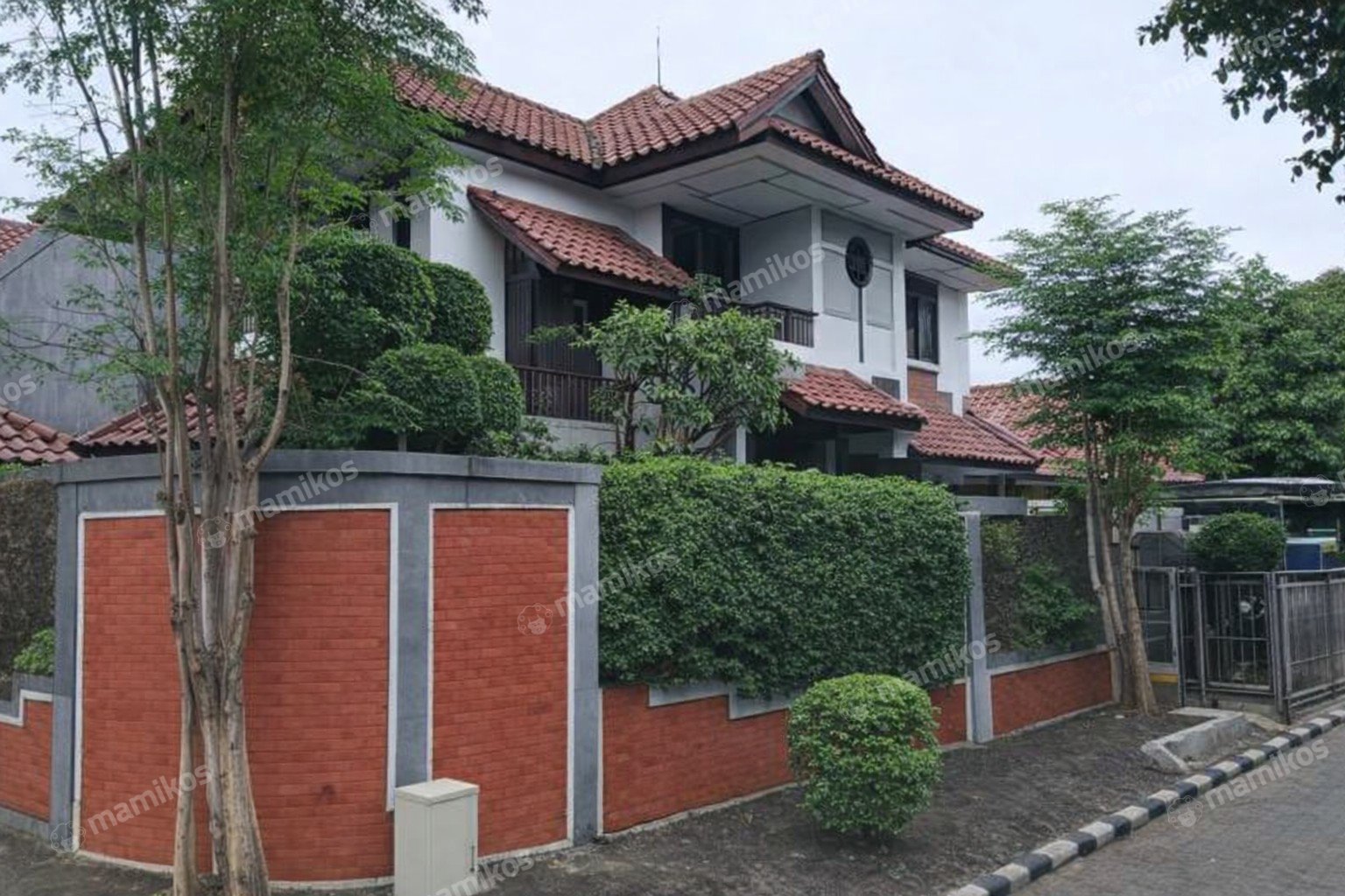 Rumah Sertifikat SHM 5 Kamar Tidur 4 Kamar Mandi Joglo Jakarta Barat