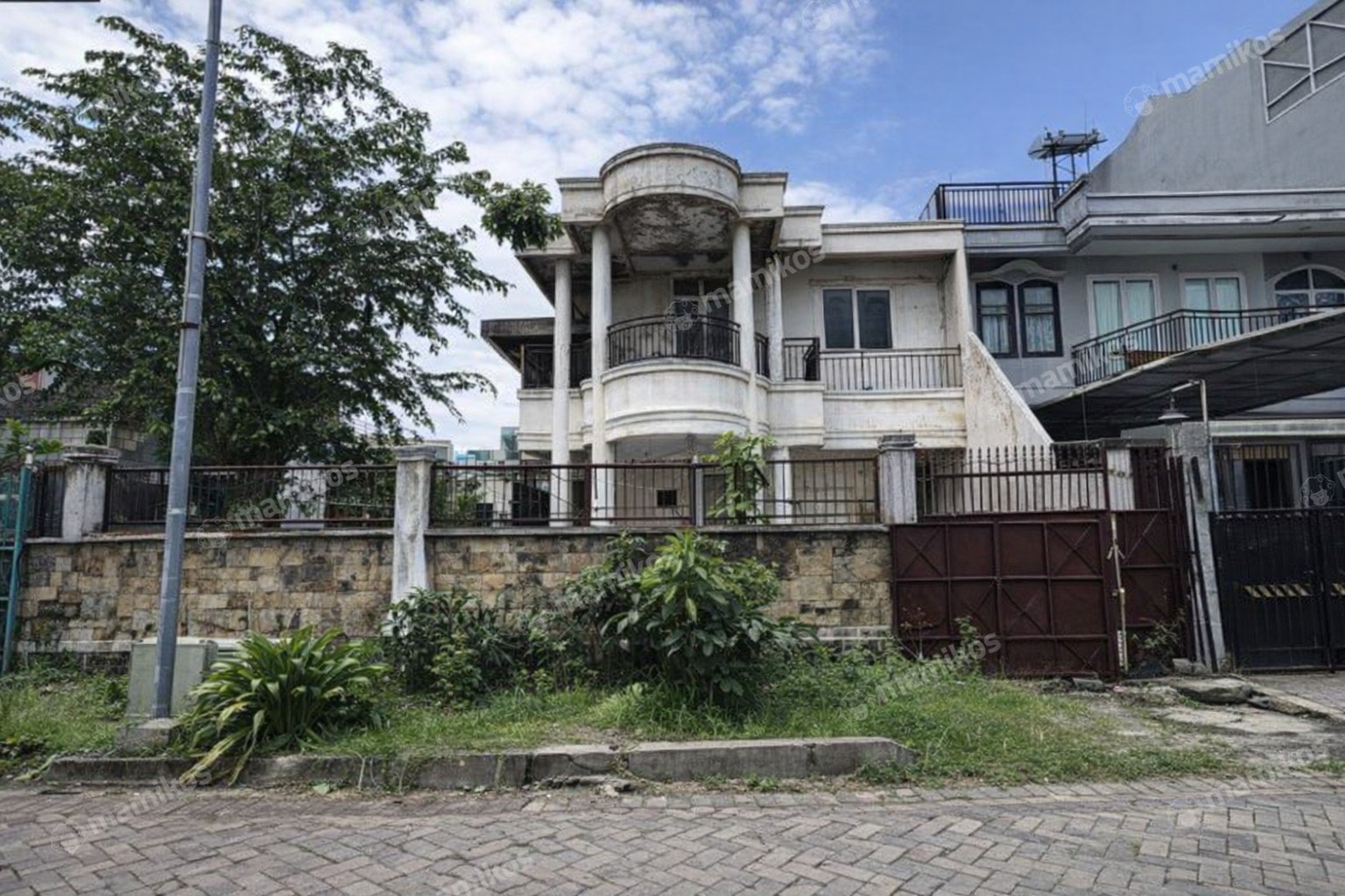 Rumah Sertifikat SHM 3 Kamar Tidur 3 Kamar Mandi Taman Palem Jakarta Barat