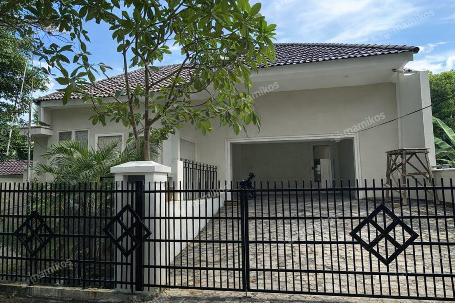 Rumah 5 Kamar Tidur 5 Kamar Mandi 2 Lantai Lebak Bulus Jakarta Selatan