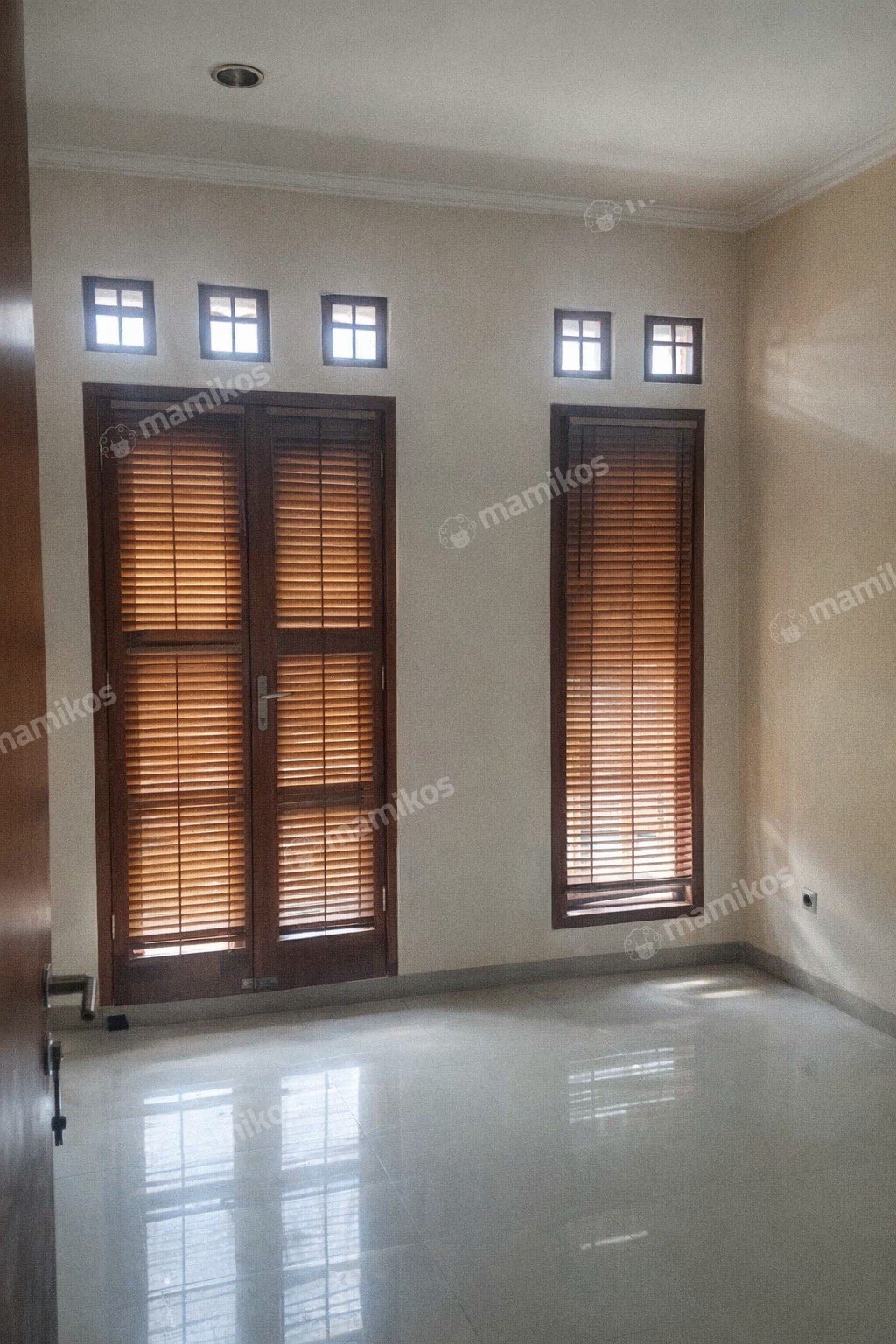 Rumah Sertifikat SHM 4 Kamar Tidur 3 Kamar Mandi Tomang Jakarta Barat - Photo 4