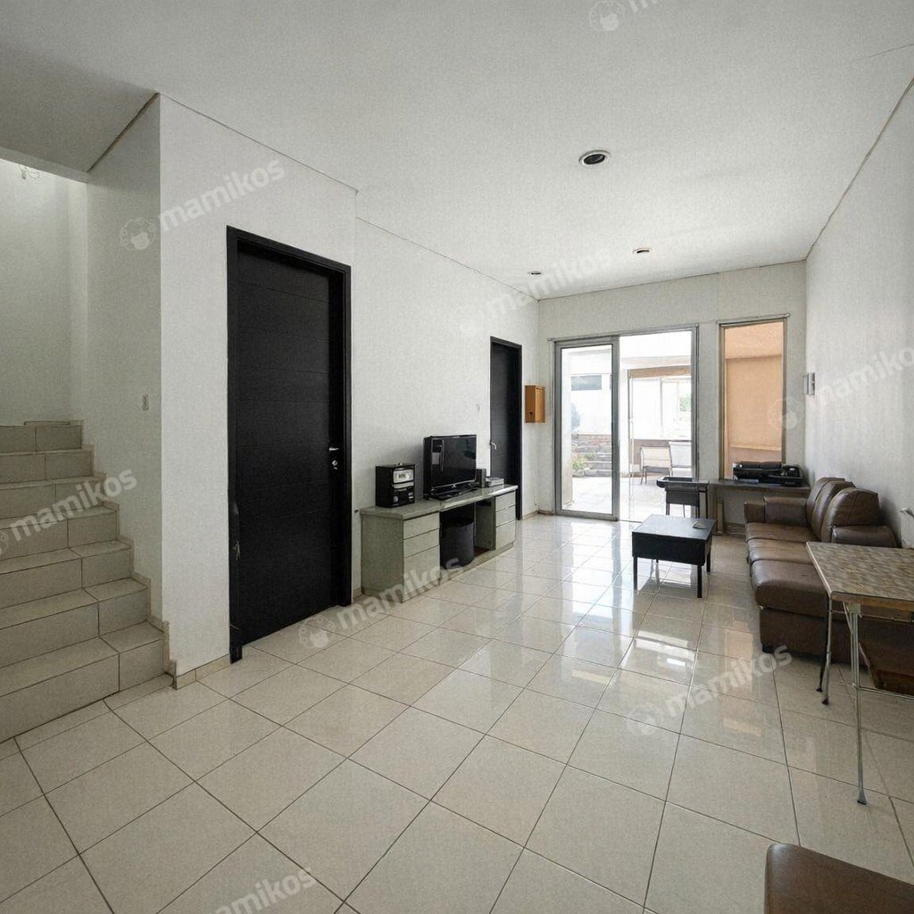 Rumah Sertifikat SHM 5 Kamar Tidur 3 Kamar Mandi Taman Ratu Jakarta Barat - Photo 3
