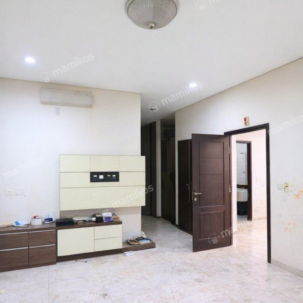 Rumah Sertifikat SHM 4 Kamar Tidur 3 Kamar Mandi Permata Buana Jakarta Barat - Photo 2