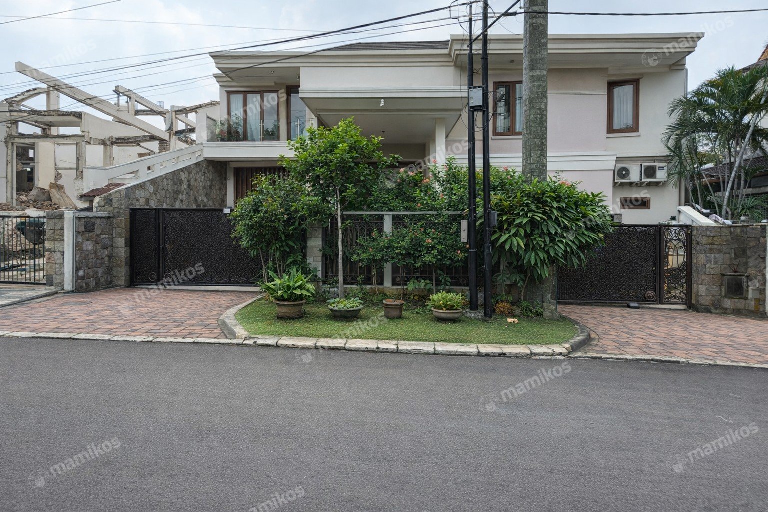 Rumah 4KT 5KM Pondok Indah Jakarta Selatan