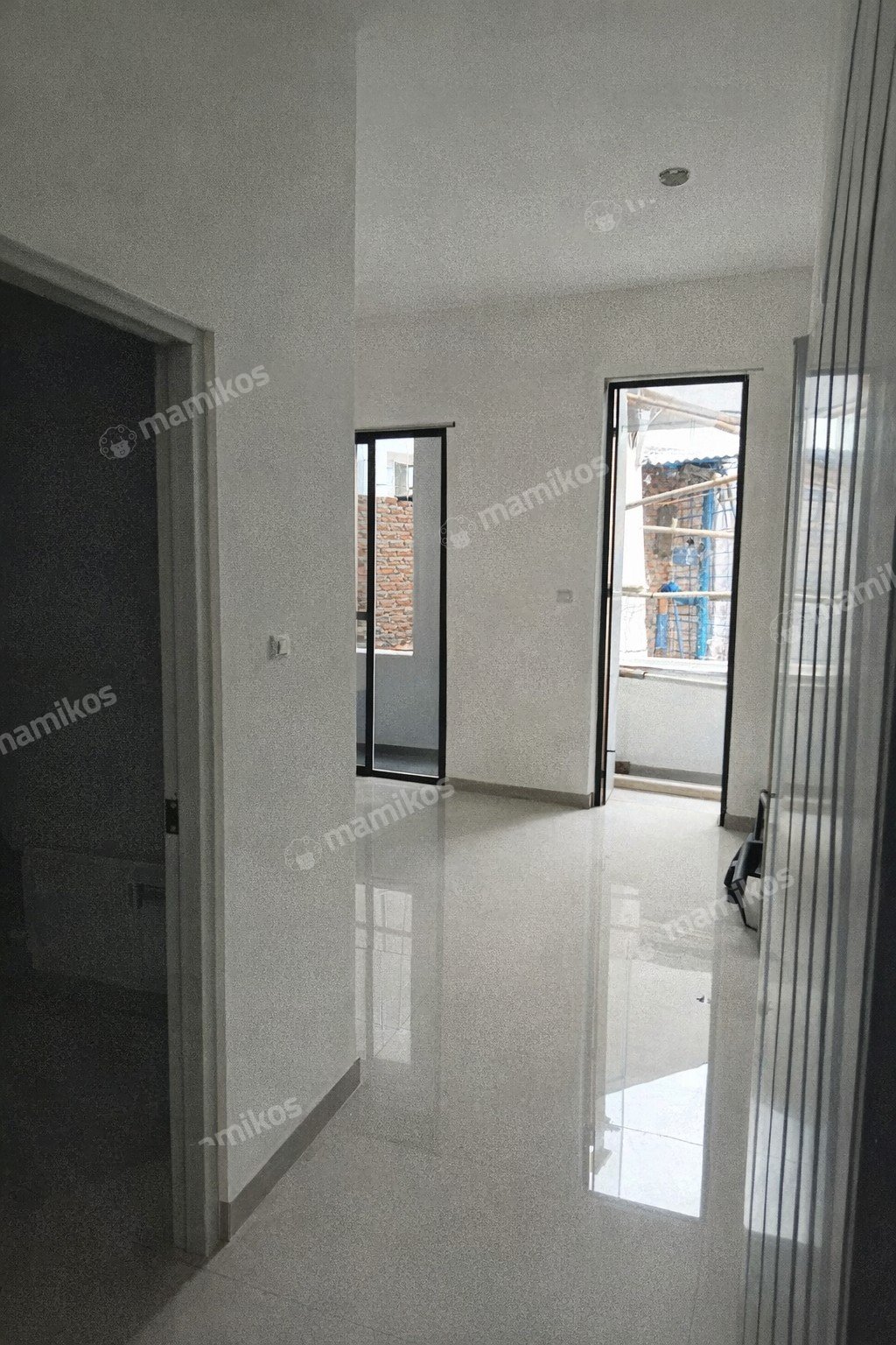 Rumah Sertifikat SHM 2 Kamar Tidur 2 Kamar Mandi Utan Kayu Jakarta Timur - Photo 4