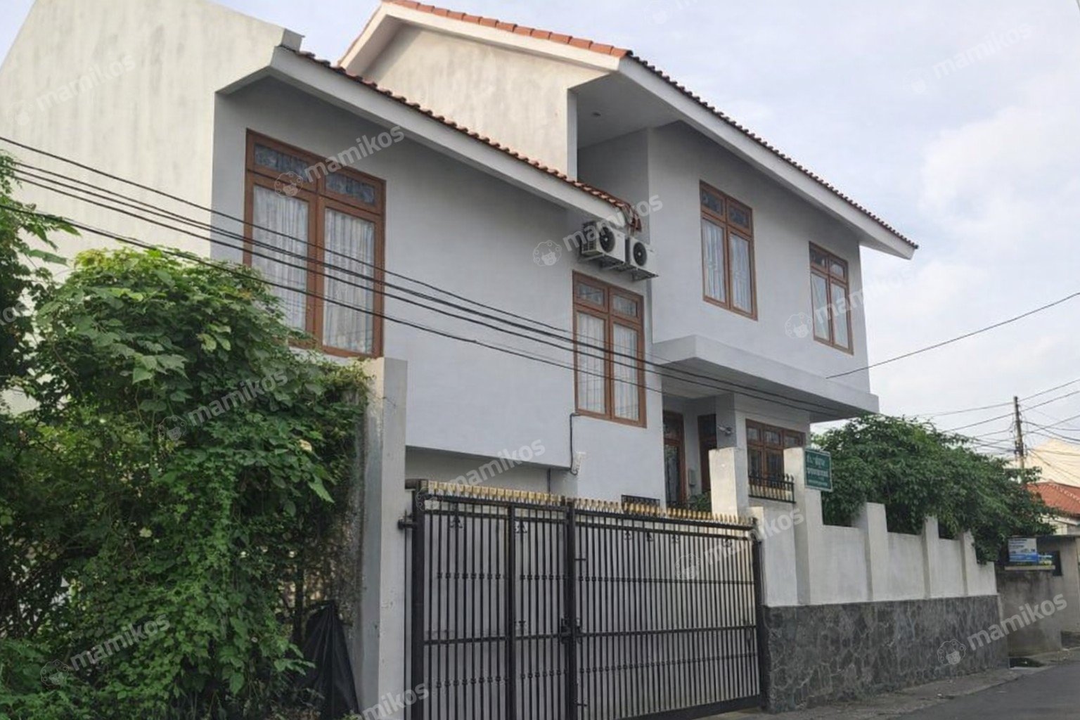 Rumah Sertifikat SHM 6 Kamar Tidur 6 Kamar Mandi Radio Dalam Jakarta Selatan