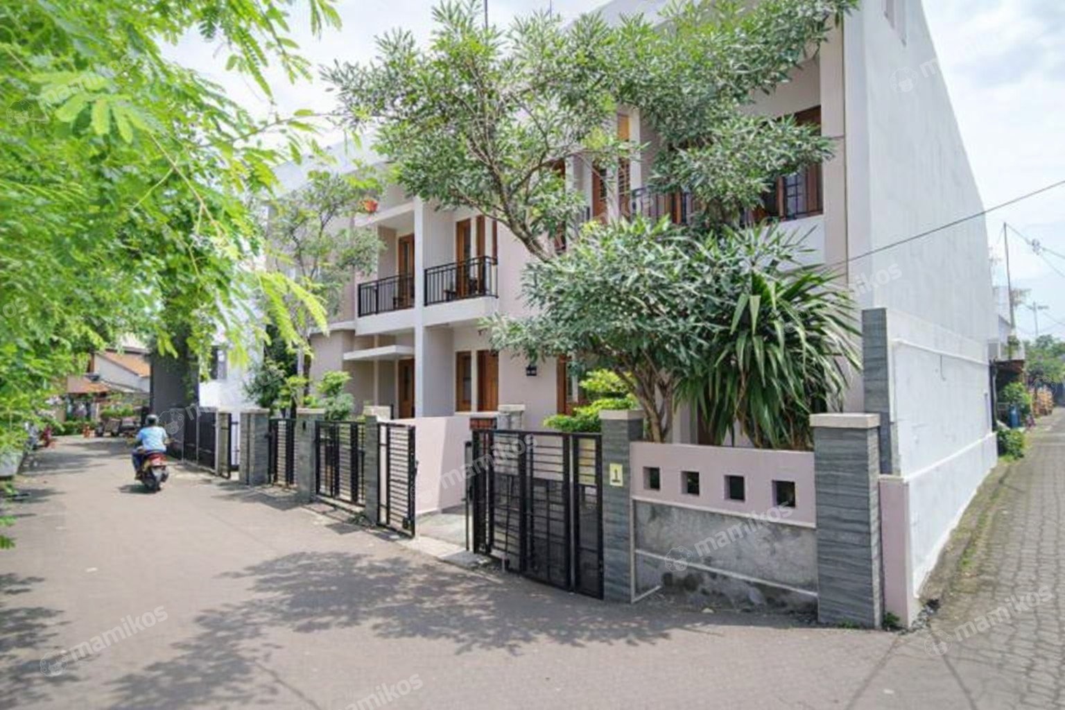 Rumah Sertifikat SHM 4 Kamar Tidur 4 Kamar Mandi Kemang Jakarta Selatan