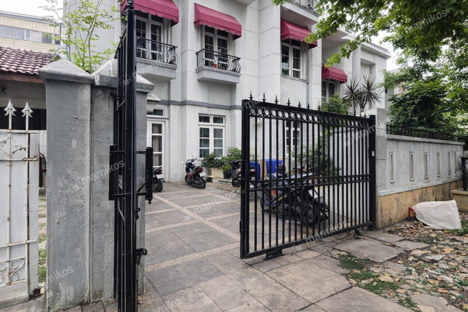 Rumah Sertifikat SHM 3 Kamar Tidur 3 Kamar Mandi Senopati Jakarta Selatan